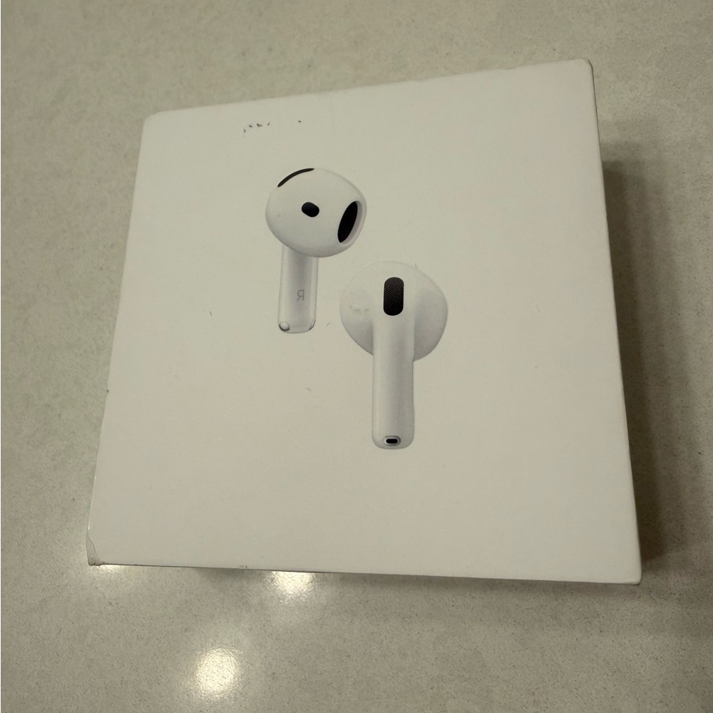 AirPods 4 Box